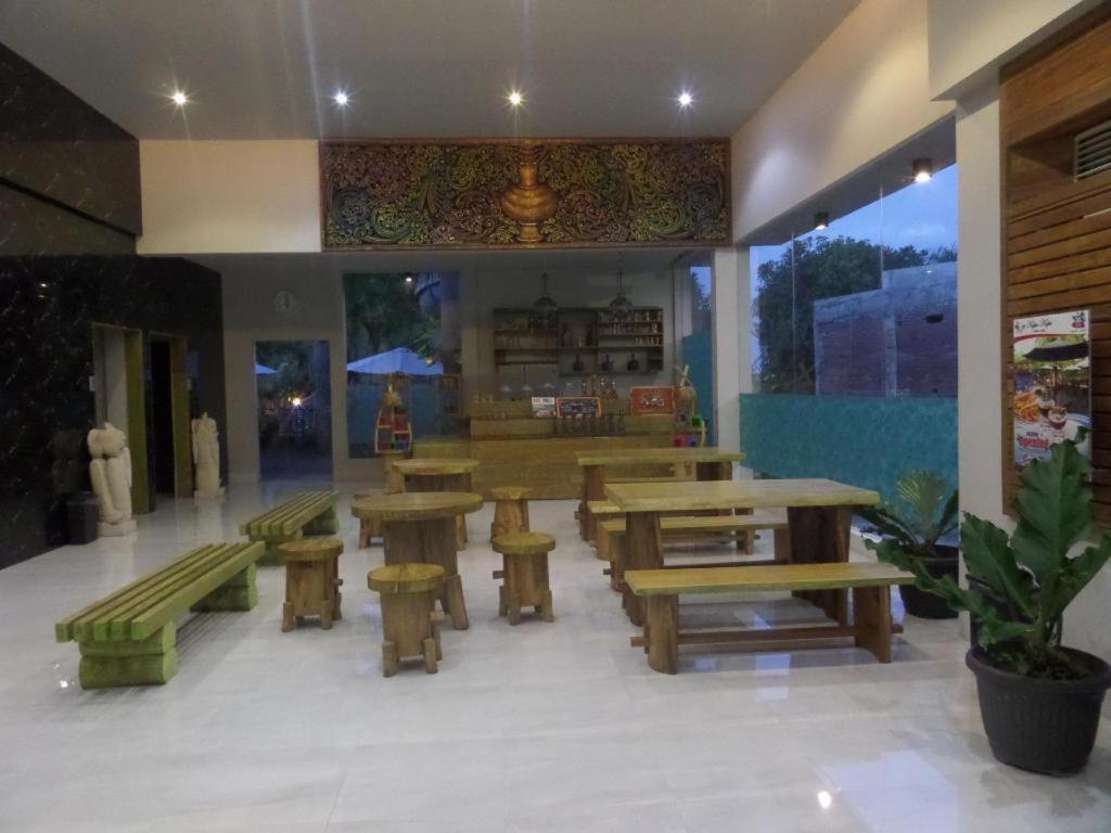 Bukit Daun Hotel And Resort Kediri  Eksteriør bilde