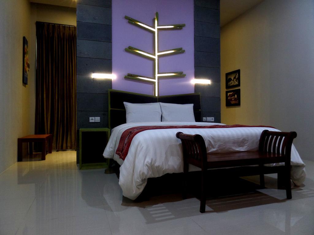 Bukit Daun Hotel And Resort Kediri  Eksteriør bilde