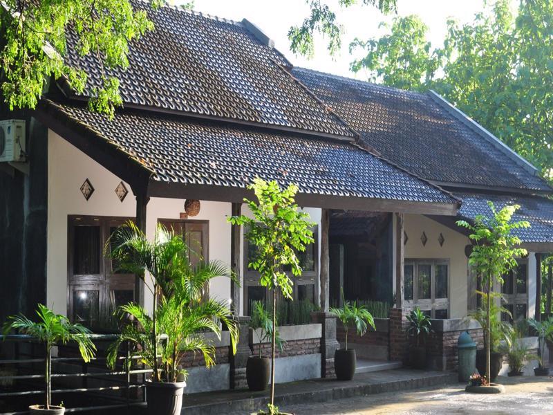 Bukit Daun Hotel And Resort Kediri  Eksteriør bilde
