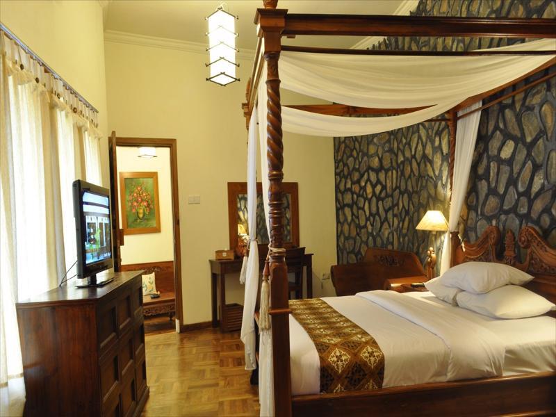 Bukit Daun Hotel And Resort Kediri  Eksteriør bilde